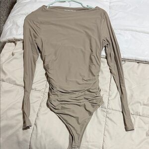 Abercrombie & Fitch Long Sleeve Ruched Bodysuit in Taupe